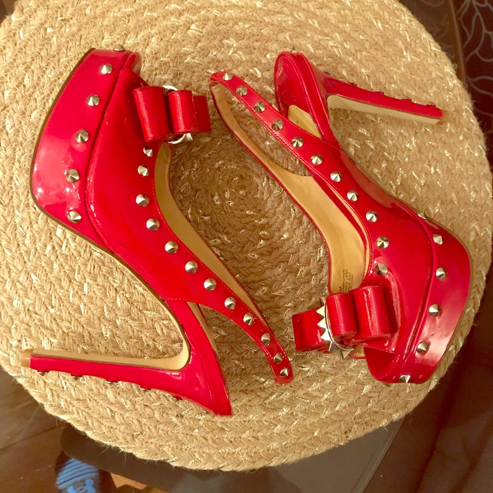 Sassy red studded Gianni Bini Heels!!!!! Size 6